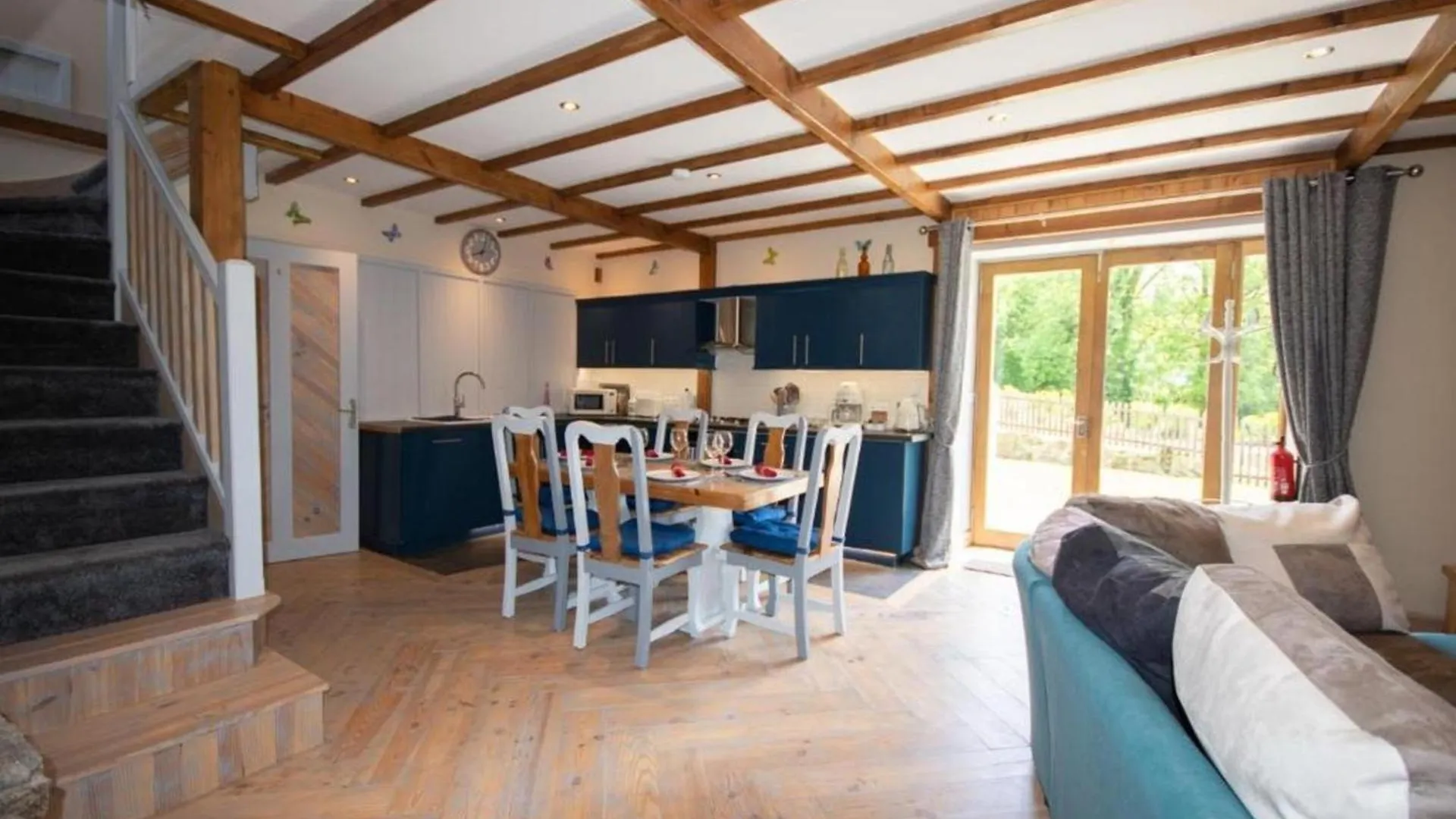Bulat-Pestivien Retreat With 4 Spacious Bedrooms